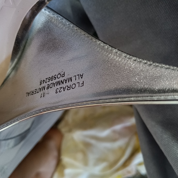 Silver metallic slingback heels - Picture 4 of 5